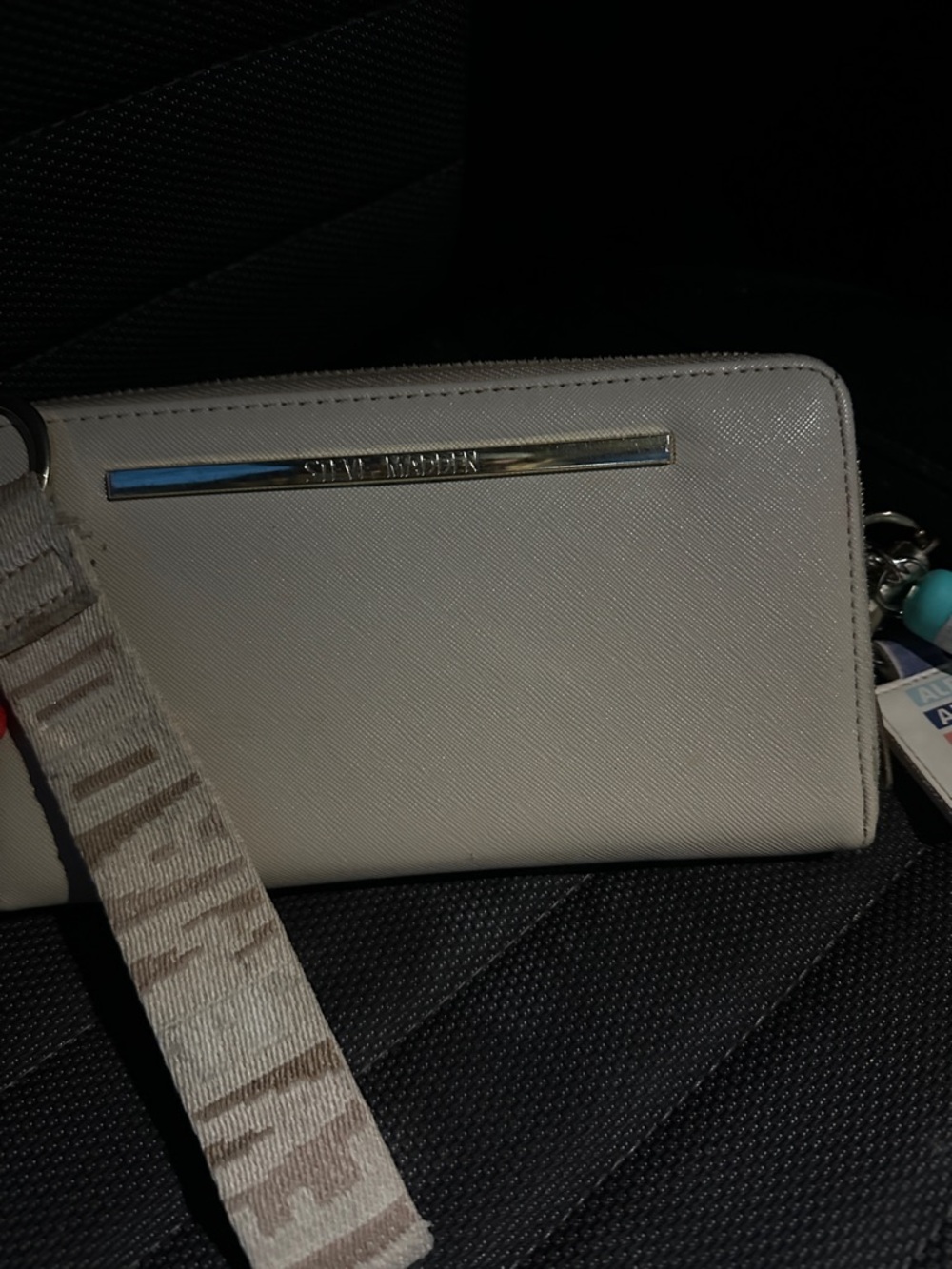 Steve Madden Cream Textured Zip Wallet with Silver Logo